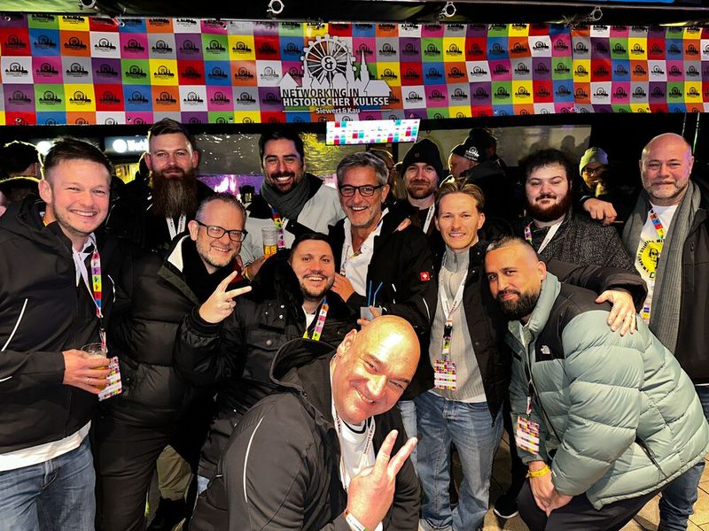 Diese Gruppe fühlt sich als Rudel auf einem Foto auch wohler. (Bild: Vogel IT-Medien)