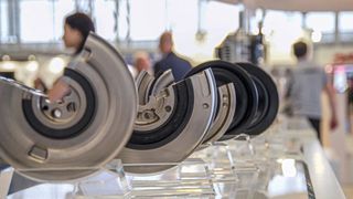 Die Autopromotec soll im kommenden Jahr wieder alles rund um die Themen Werkstattausrüstung und Ersatzteilgeschäft bieten. (Bild: Autopromotec)