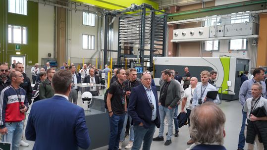 Allein aus Deutschland nahmen mehr als 80 Metall verarbeitende Unternehmen an der Hausmesse Innova 2025 von BLM teil. Sie reisten an verschiedenen Tagen in kleineren Gruppen an.(Bild:  BLM)