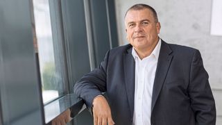 Jürgen Eichner gründete 2005 VIA Optronics mit dem Ziel, Displays zu bauen, die auch bei direkter Sonneneinstrahlung lesbar sind.  (Bild: VIA Optronics)