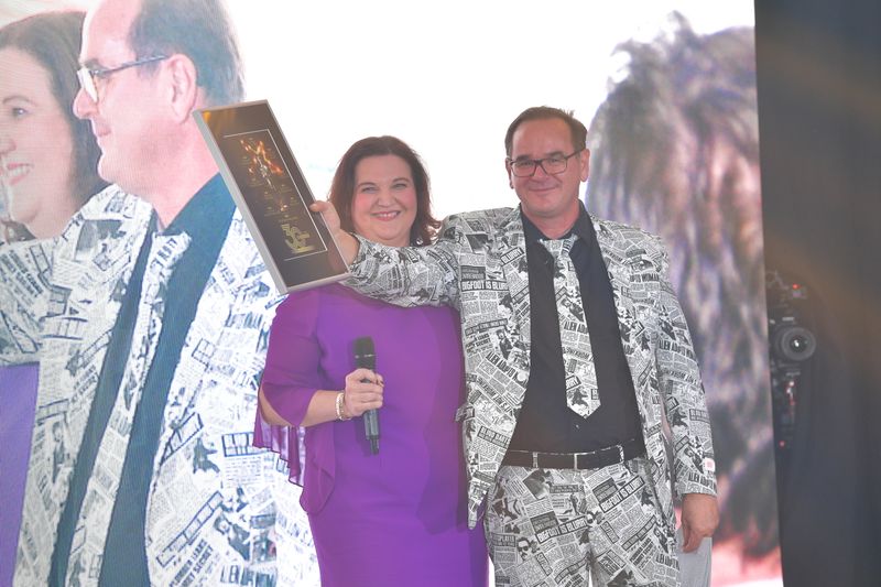 Glückwunsch an den GF und Verlagsgründer Werner Nieberle und seiner Co-Publisherin Lilli Kos. (Hannes Magerstaedt)