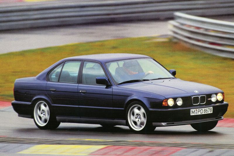 Der BMW M5 (E34) machte den Sportlern Konkurrenz. (Bild: BMW)