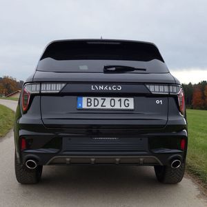 Das SUV teilt sich die Gene mit dem Volvo XC40.(Bild:  Wehner)