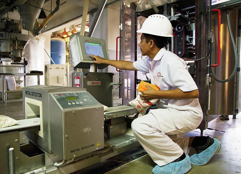 Hochpreisige Maschinen aus Deutschland müssen in Indonesien durch Qualität, Haltbarkeit und einen umfassenden Wartungsservice überzeugen. (Bosch)