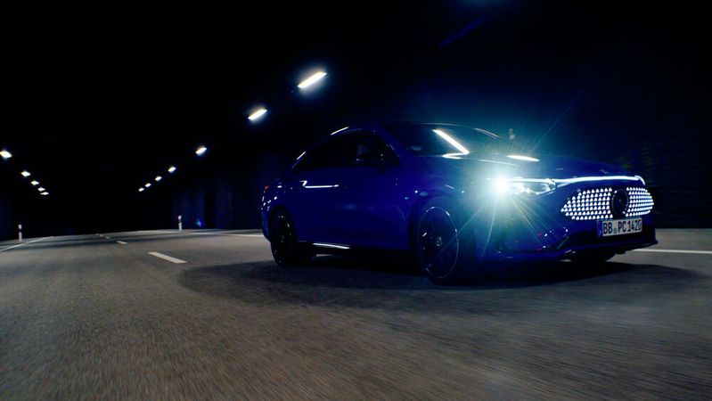 In Immendingen hat Mercedes-Benz den, nach eigenen Angaben, modernsten Lichtkanal Europas eröffnet.(Bild:  Mercedes-Benz)