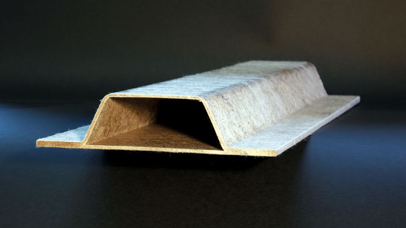 Geschlossenes Hutprofil aus Naturfaser-Verbundkunststoffen Für dieses Profil wurde ein duroplastisches Prepreg aus Naturfaservliesen verwendet, die mit Acrylharzmatrix vorimprägniert sind.  (Bild: IVW)