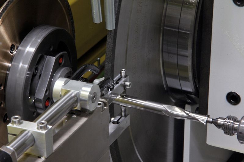 Zur qualitätssteigernden Kontrolle des angestrebten Durchmessers für die automatische Korrektur sorgt diese Vorrichtung. (Bild: Junker)