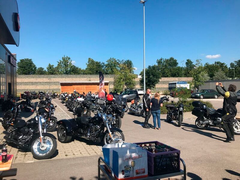 Alle sind da und auf geht es zur Begrüßung. (Vogel IT-Medien GmbH)