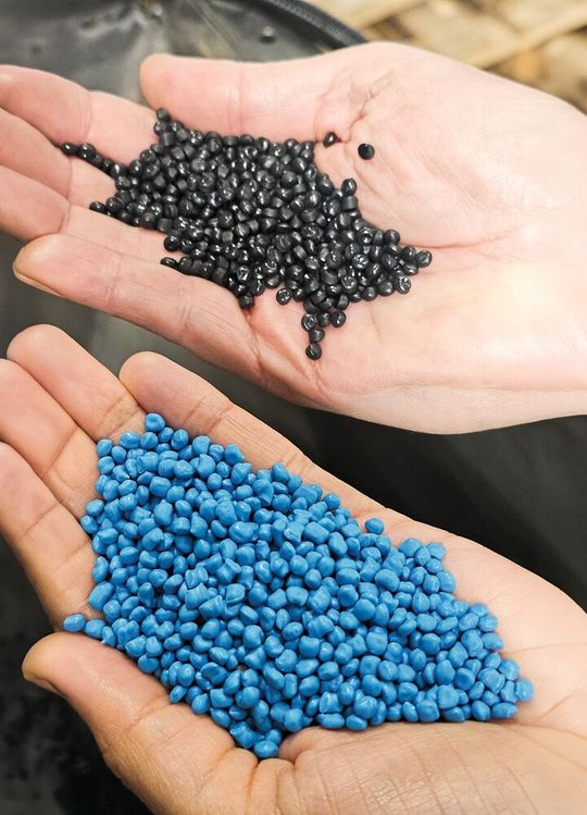 Der Weg von gebrauchten Kunststoffverpackungen aus dem Gelben Sack in hochwertige Kunststoffgranulate besteht aus vielen Schritten.(Bild:  Netter GmbH)