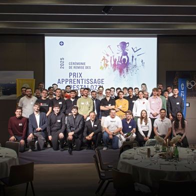 Les 46 lauréats du Prix Apprentissage Pestalozzi 2025 – honorés pour l’excellence de leur formation.  (Source : Pestalozzi)