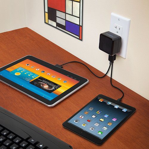 Absolute Power 4.2 Wall Charger: Mithilfe der Powerwhiz-Technologie kann dieses Ladegerät zur gleichen Zeit zwei Tablets oder zwei Smartphones in kürzester Zeit aufladen (K39690EU; UVP: 34,99 Euro). (Bild: Kensington)