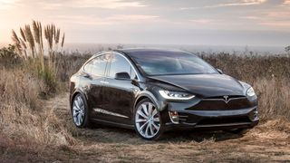 Tesla stellt die Produktion der Modelle X (im Bild) und S im Stammwerk in Fremont ein. (Bild: Tesla)