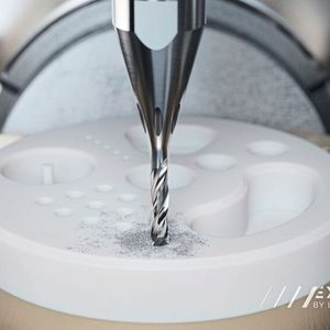 Exemple d'usinage d'oxyde de Zirconium ZrO2 avec un outil de la gamme Excalibur.(Source :  Louis Bélet SA)