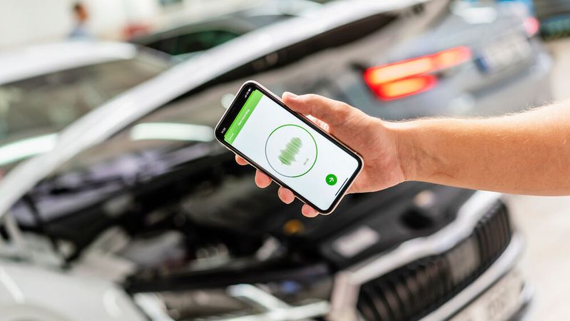 Skoda will die Diagnose in Werkstätten mit einer App verbessern, die die Geräusche von Skoda-Fahrzeugen auswertet.(Bild:  Skoda)