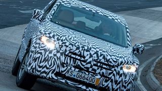 Noch gut getarnt: Der Borgward SUV auf der Nordschleife. Bei der diesjährigen IAA soll er dem Publikum vorgestellt werden. (Foto: Borgward)