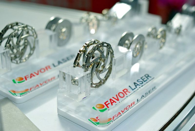 La polyvalence de la machine XO convient idéalement à la production en série de pièces complexes et précises. (Image: Favor Laser)