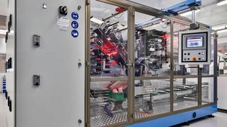 Vollautomatische Assemblierung aller Zellenkomponenten im 200 Quadratmeter Trockenraum. (Bild: ZSW / M. Duchek)