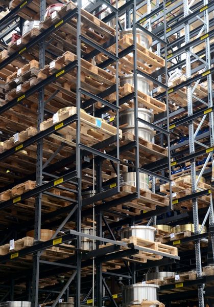 In der Fertigung von SKF Blohm + Voss Industries in Hamburg: hier ist auch das Hauptlager untergebracht, das Komponenten für die Instandhaltung in alle Länder liefert. (Bild: Michel)