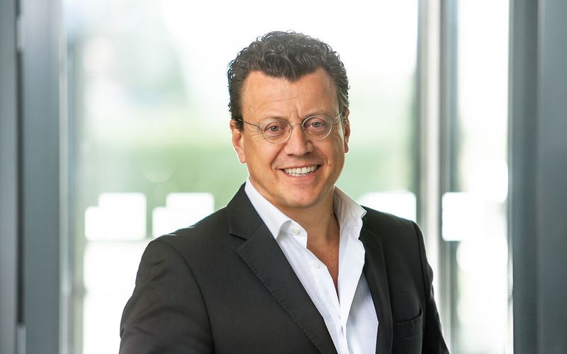 Steven Althaus, CEO der Grenzebach-Gruppe, kommentiert zur Entscheidung, die Sektoren additive Fertigung und Rührreibschweißen zu eigenständigen GmbHs zu machen: „Mit der neuen Organisation können wir diese Wachstumsmotoren noch besser auf Touren bringen.“ (Bild: Grenzebach)