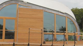 Im Rahmen dieses internationalen Wettbewerbs sind Studenten weltweit aufgerufen, über einen Zeitraum von zwei Jahren energieeffiziente solarbetriebene Häuser zu entwerfen, zu bauen und zu betreiben. (Bild: Schneider Electric)