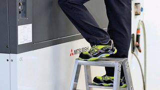 Bild 2: Viele Sicherheitsschuhe sind inzwischen nicht nur optisch kaum von einem Freizeitschuh zu unterscheiden. (Elten)