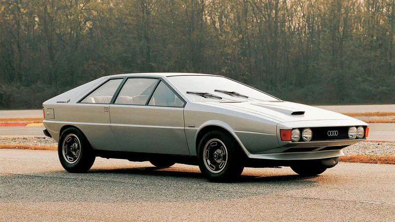 Das Pik Ass (it. Asso di Picche) Concept Car feierte ebenfalls seine Premiere. Audi hatte es zusammen mit Karmann verwirklicht. Die Basis bildete der Audi 80 B1 mit einem 1,5-Liter-Motor mit 85 PS. (Bild: Audi AG)