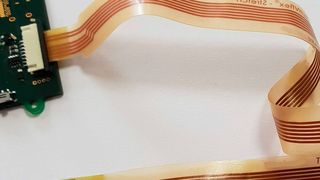 TWINflex-Stretch Leiterplatte: Die biegeschlaffen, biokompatiblen Leiterplatten passen sich der Körperform an und lassen sich in Textilien integrieren.   (Würth Elektronik CBT)