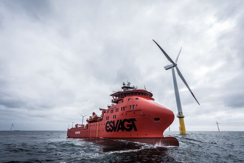 Siemens ist das erste Unternehmen in der Branche, das im Offshore Bereich speziell angefertigte Serviceschiffe für die Wartung von Windturbinen nutzt. (Siemens)
