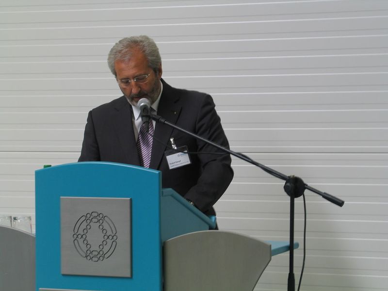 Rudolf Rampf, Vorsitzender der Geschäftsleitung der Rampf-Gruppe mit Sitz in Grafenberg: „Der Mineralguss-Spezialist kann nun alle wichtigen Schritte selbst anbieten.“ Bild: Kraus (Archiv: Vogel Business Media)