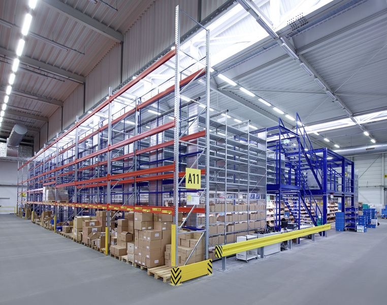 Der Logistikplaner Roselius hat sich gemeinsam mit dem Kunden für die Palettenregalanlage Meta Multipal entschieden. Diese dient mit insgesamt 1760 Stellplätzen zum Aufbewahren größerer Teile. (Bild: Meta)