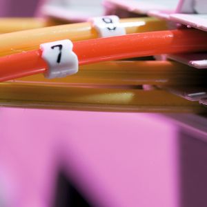 Ob in der Informations- und Kommunikationstechnik zwischen Sender und Empfänger wenige Hundert Meter oder der halbe Erdball liegen, spielt keine Rolle.