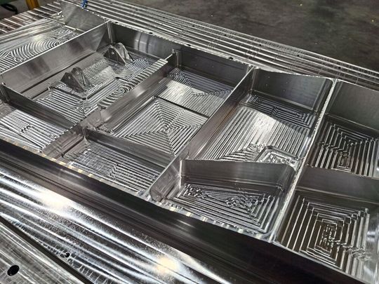 The challenges of the sample component primarily include pockets in various shapes. Some special features were also incorporated, such as brackets with holes or a T-stiffener (top left in the image).(Source: Mapal)