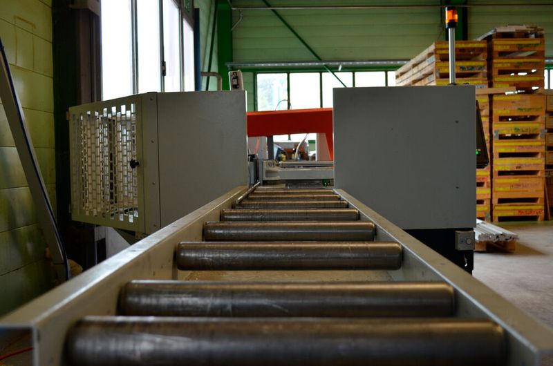 Und was die Kastomicut A 2.6 betrifft, so sägt man mit einem automatischen Materialvorschub, mit dem die Säge Aufträge für Klein- und Kleinstserien selbstständig abarbeiten kann. (Bild: Kasto)