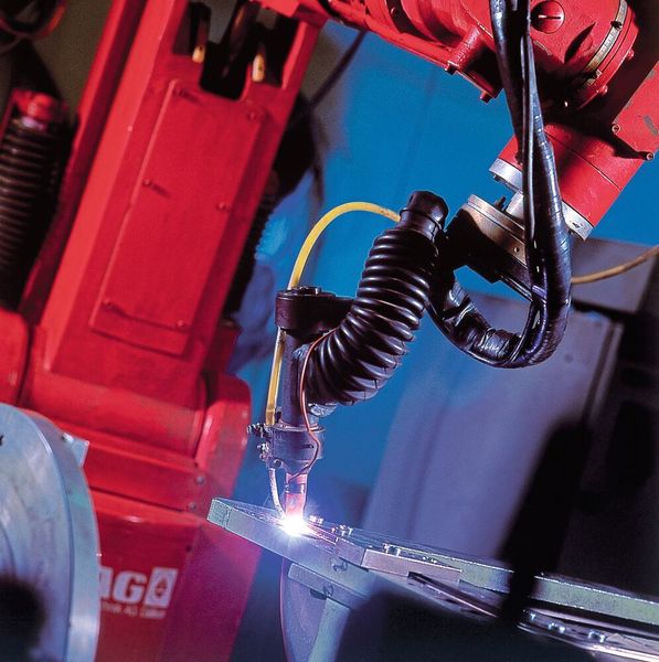 Vollständig integriert: Sämtliche Prozesse in der Blechbearbeitung sind mit aktuellen Daten im ERP-System erfasst und können so exakt geplant und gesteuert werden.   (Ringele AG)