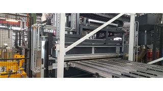 Die für Tawsco realisierte Sprühanlage ist auf Platinen mit einer maximalen Breite von 1700 Millimetern und maximalen Länge von 2500 Millimetern ausgelegt. Die Dicke kann bis 6 Mililmeter betragen; das Gewicht bis 120 Kilogramm. Die Sprühkammer der Eckardt-Anlage ist mit jeweils 17 Sprühdüsen oben und unten für jede Ölsorte bestückt, die im Abstand von 100 Millimetern auftragen.  (Bild: Eckardt Systems)