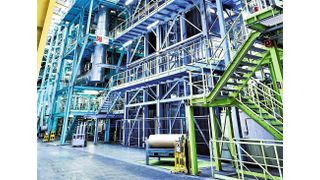 Thyssenkrupp Rasselstein arbeitet jetzt an zwei geförderten Projekten, bei denen der Einsatz von grünem Wasserstoff bei der Weißblechverarbeitung untersucht wird. Das erste Projekt untersucht, wie Wasserstoff für die Durchlaufglühe nutzbar gemacht werden kann ... (Bild: Thyssenkrupp)