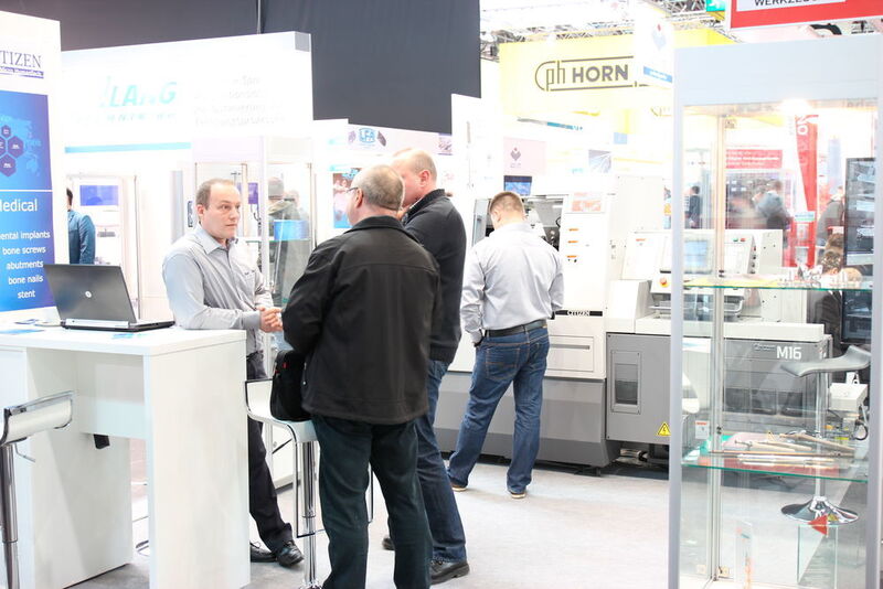 … und am Stand von Citizen Machinery Europe, wo sich Messebesucher über die Drehbearbeitung medizintechnischer Teile informieren konnten. (Bild: Reinhardt)