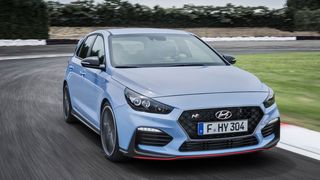 Konkurrenz für GTI und Co.: Hyundai hat den i30 N vorgestellt – für die Rennstrecke und für daheim. (Hyundai)