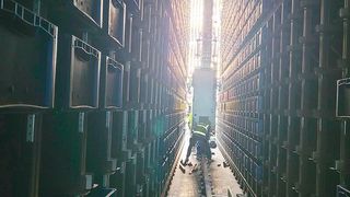 Licht am Horizont beim Beschlagspezialisten Esco in Ditzingen. Denn die TGW Group hat dort mit Erfolg das Logistikzentrum per Retrofit modernisiert. Die Spezialisten vertrauen dabei auf sieben Erfolgsfaktoren. Lesen Sie, was gemacht wurde und was dabei heraus kam. (Bild: TGW Group)