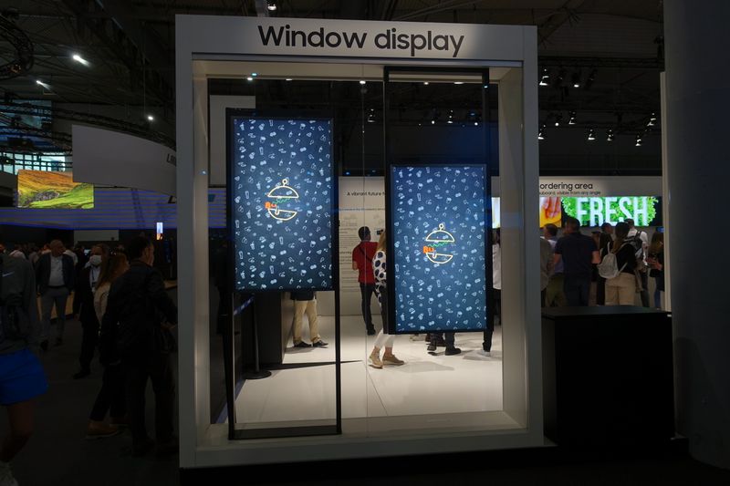 Wer sein Fenster etwas aufpimpen möchte, bei Samsung gibt es schöne Window Displays. (IT-BUSINESS)