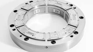 Ein patentiertes Regelsystem sorgt dafür, dass beim Radial-Axiallager automatisch der optimale Taschendruck – unabhängig von Fertigungstoleranzen. (Zollern)