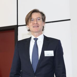 Prof. Dr.-Ing. Joachim Metternich, stellvertretender Institutsleiter am PTW, warnte vor falscher Internationalisierungsstrategie und zeigte die Chancen und Vorteile der institutseigenen Lernfabrik auf.