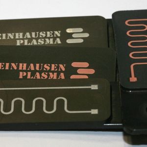 Plasmadust ermöglicht die direkte, prozesssichere Schichtabscheidung auf unterschiedlichsten Substraten. Die Prozessparameter wie Schichtgeometrie, Spurbreite und Schichtdicke sind dabei bedarfsgerecht und teilespezifisch einstellbar. 