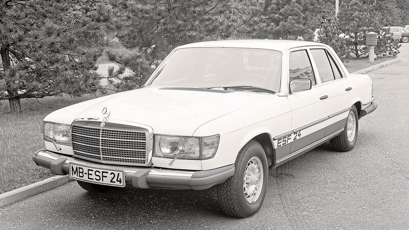 Das ESF 24 basiert auf einer modifizierten S-Klasse (Baureihe W116) und wurde auf der fünften internationalen ESV-Konferenz 1974 in London präsentiert. Das Leergewicht fahrfertig beträgt 1.930 Kilogramm (192 Kilogramm mehr als Serie), die Gesamtlänge 5.225 Millimeter (265 Millimeter mehr als Serie). Zitat Mercedes-Benz: „Das ESF 24 ist als Abschluss des Projekts zu betrachten, da mit diesem Fahrzeug ein optimaler Kompromiss zwischen den ursprünglichen ESV-Anforderungen und unseren heutigen Serienwagen vorliegt.“ (Daimler AG)
