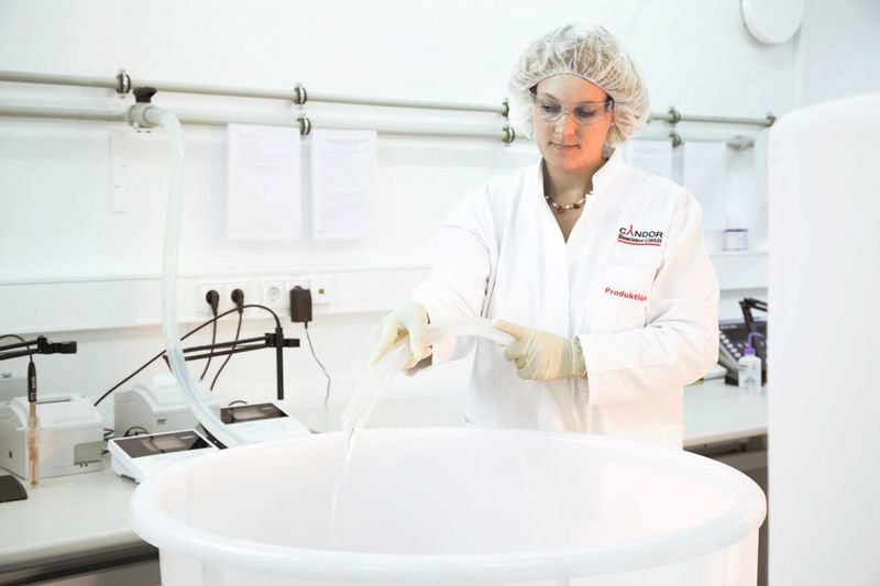 Abb. 2: In der modernen Puffer-Produktion von Candor Bioscience werden Kleinstchargen von 1 L für die Entwicklung genauso produziert wie regelmäßige Chargen-Größen bis zu 1200 L.  (Bild: Candor Bioscience)
