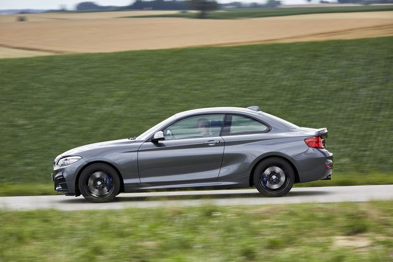 BMW 2er Coupé und Cabrio in den Varianten 218d Steptronic und 220d Steptronic (BMW)