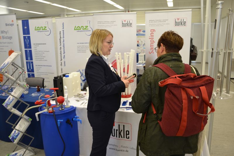 Impressionen der Lab-Supply Hamburg vom 29. Oktober 2019  Die letzte Lab-Supply Messe 2019 fand in der MesseHalle Hamburg-Schnelsen statt. Impressionen vom Messetag sowie einige Besucherstimmen finden Sie in dieser Bildergalerie. Die nächste Lab-Supply ist am 18. März 2020 in Frankfurt am Main. Lese-Empfehlung: Nachbericht zum erfolgreichen Auftakt der Lab-Supply in Wien. (LABORPRAXIS, C. Lüttmann)