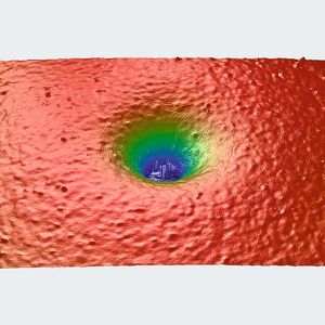 Bild 1: Darstellung eines Lackkraters mittels optischer Profilometrie. Solche Fehler haben ihre Ursache oft in der Teilereinigung.