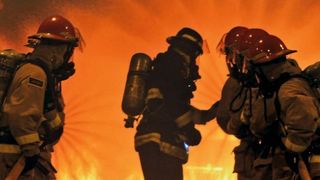 Geschäftsfortführungspläne regeln im Schadensfall den Umzug in andere Gebäude, die Sicherung vernichteter Firmen-IT aus Back-up-Archiven oder den Aufbau einer Notproduktion. (gemeinfrei (Pixabay, skeeze))