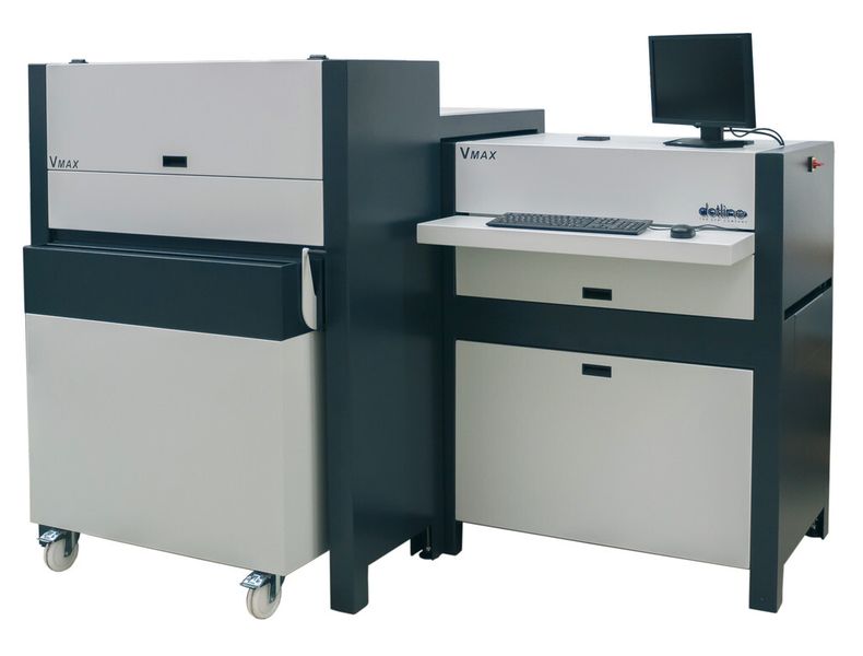 Zum Produktportfolio der Dotline GmbH gehören unterschiedliche manuelle sowie  halb- und vollautomatische CTP-Systeme für den Akzidenz- und Zeitungsdruck. Die Dotline VMAX 400 beispielsweise belichtet bis zu 400 Platten pro Stunde bei einer Auflösung von 1270 dpi. (Bild: Dotline)